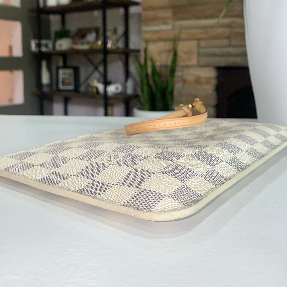 ❤️authentic pouch - Picture 4 of 14